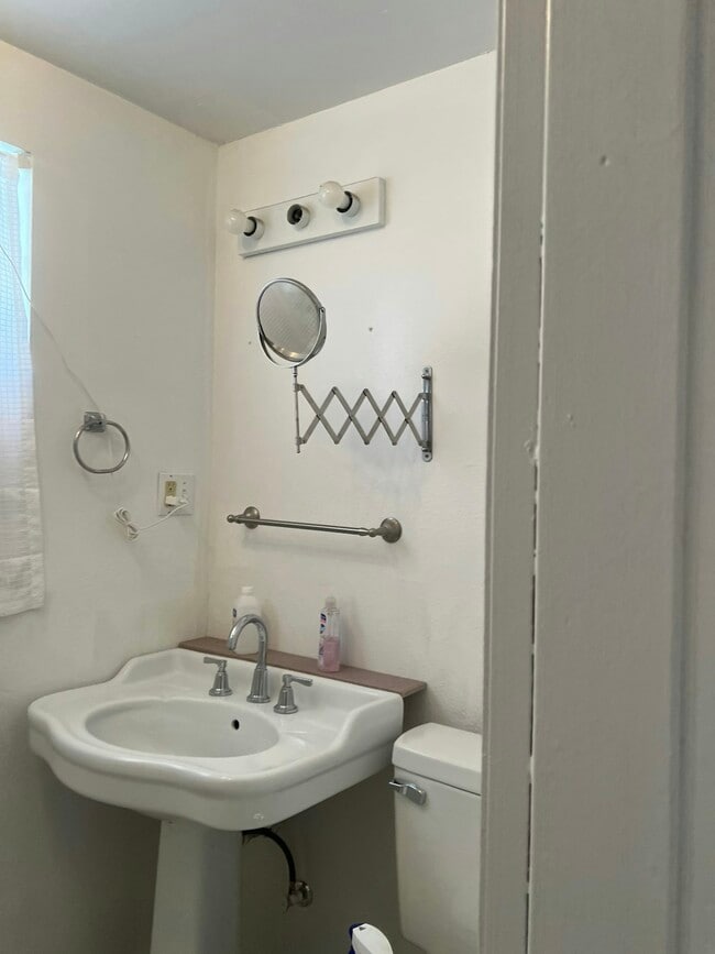 Building Photo - 6915 Dimarco Rd