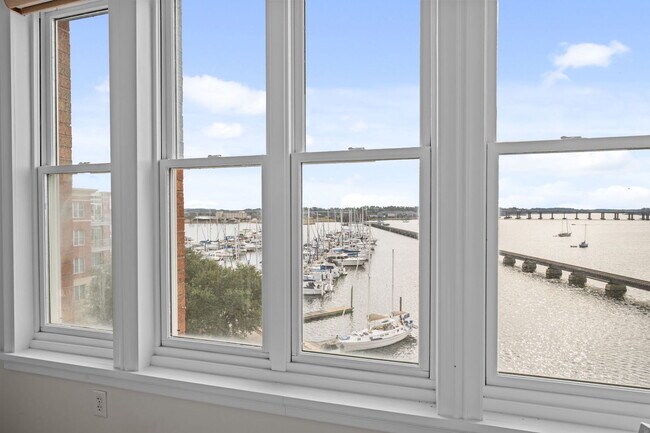 Building Photo - 419 Sky Sail Blvd