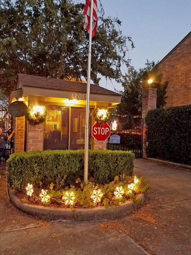 Building Photo - 1201 McDuffie St