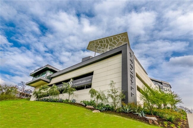 Building Photo - 800 Embassy Dr