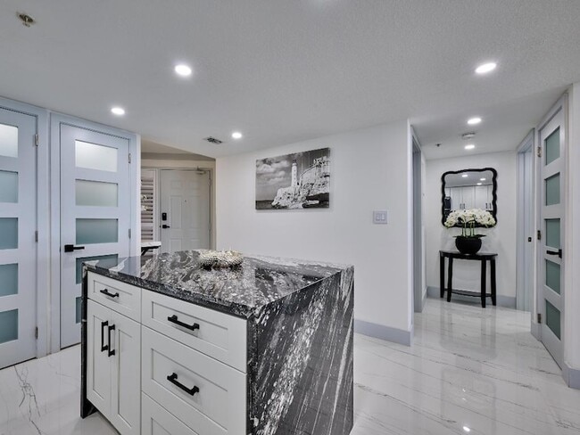 Building Photo - 5051 N Hwy A1A