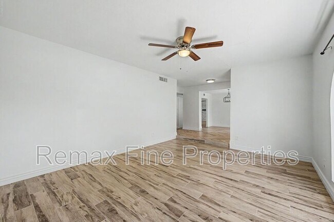 Building Photo - 5228 E Karen Dr