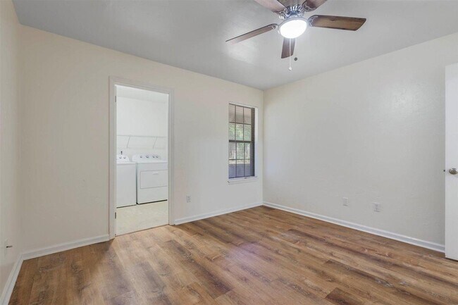 Building Photo - 2556 Panther Creek Rd