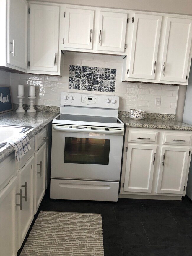 Building Photo - 7398 Eisenhower Dr