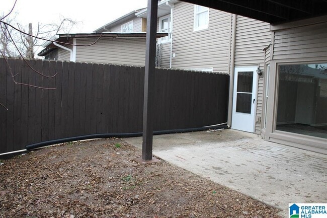 Building Photo - 805 Hillsboro Ln