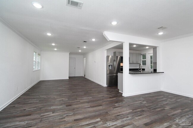 Building Photo - 150 E Ensley St