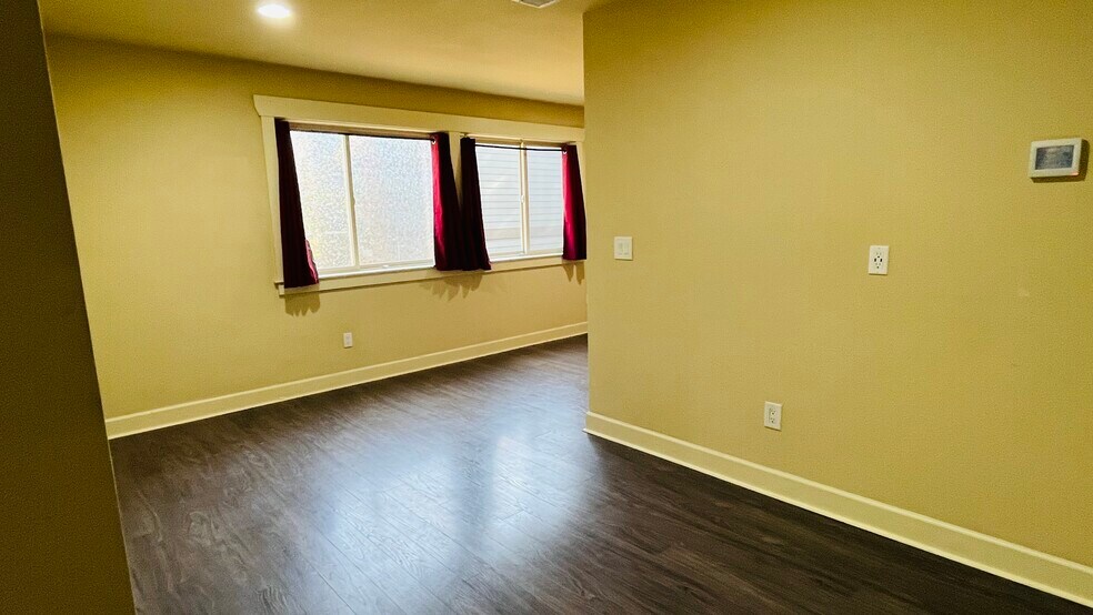 Building Photo - 13710 Burke Ave N