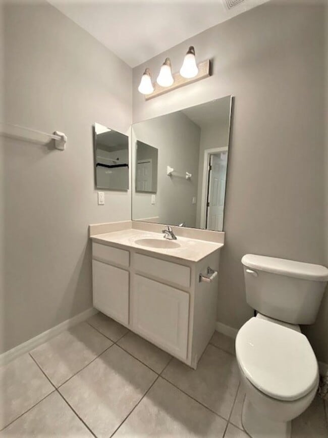 Building Photo - 3 Bedroom 2 Bathroom top floor condo at the Terraces of East Village.