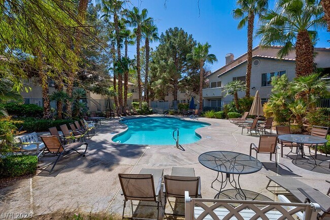 Building Photo - 3128 Tarpon