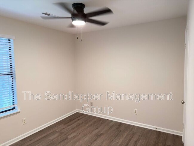 Building Photo - 186 Dorchester Manor Blvd