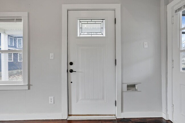 Building Photo - Elegant College Avenue Residence in a Prime Columbus Location