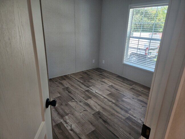 Building Photo - 3900 Nesrus Ln