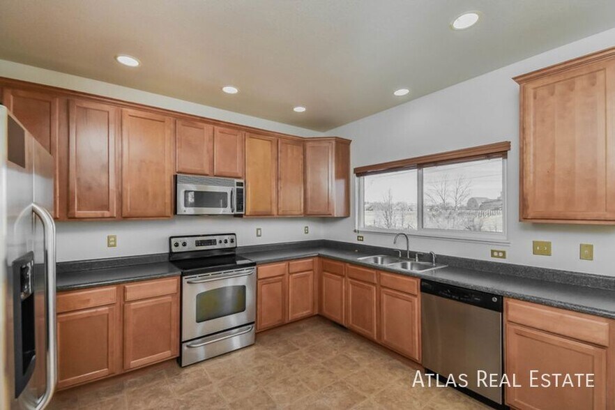 Building Photo - 430 Winebrook Way