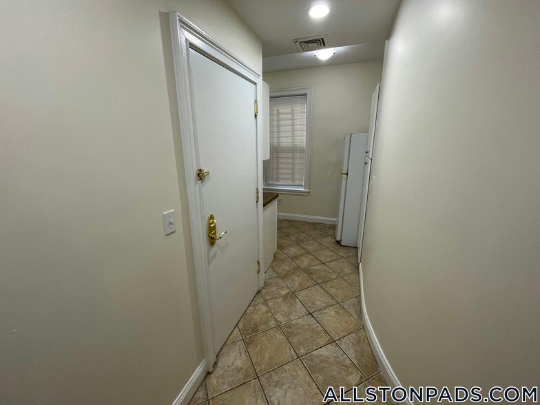 Building Photo - 53 Ashford St