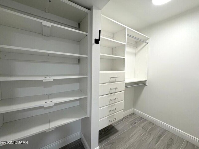 Building Photo - 1401 S Palmetto Ave