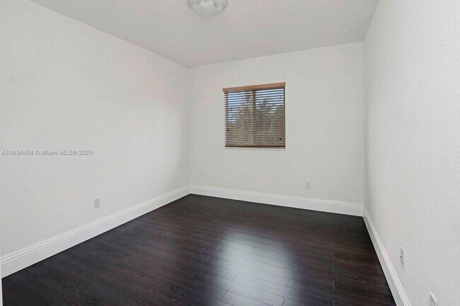 Building Photo - 1909 SE 22nd Ct