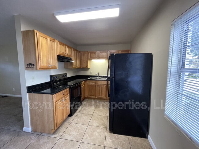 Building Photo - 1036 Woodland Ave