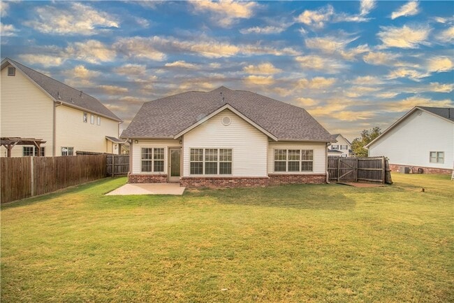 Building Photo - 1502 NE Dysart Woods Ln