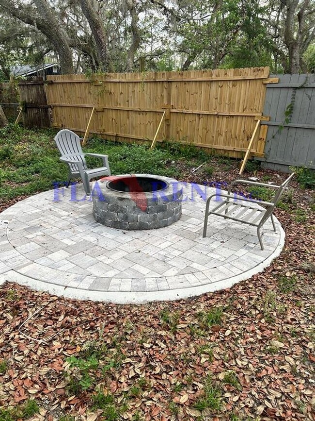 Building Photo - **3/2 lovely home with separate 1/1 In law suite**