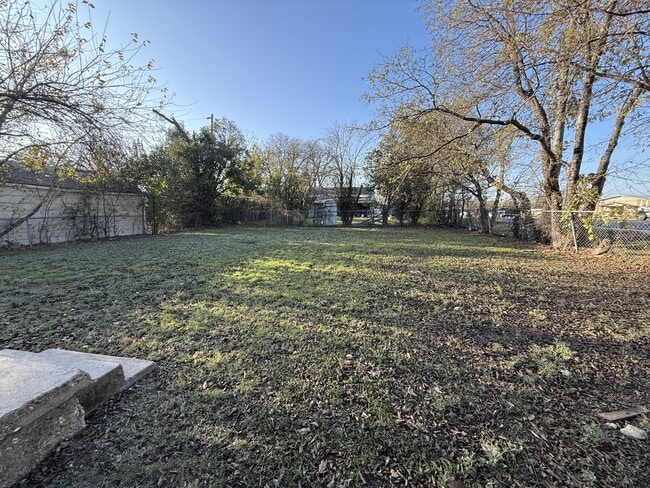 Building Photo - 7665 Dahlen St