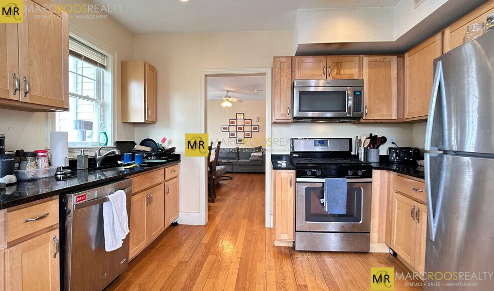 Primary Photo - 73 Brooks St