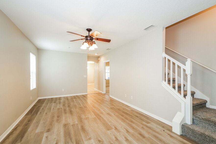 Building Photo - 16014 Loneoak View Dr