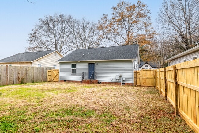 Building Photo - 420 Alpha St