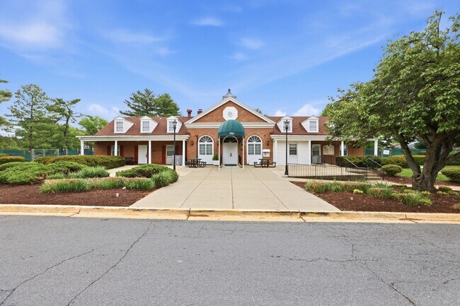 Building Photo - 742 Quince Orchard Blvd