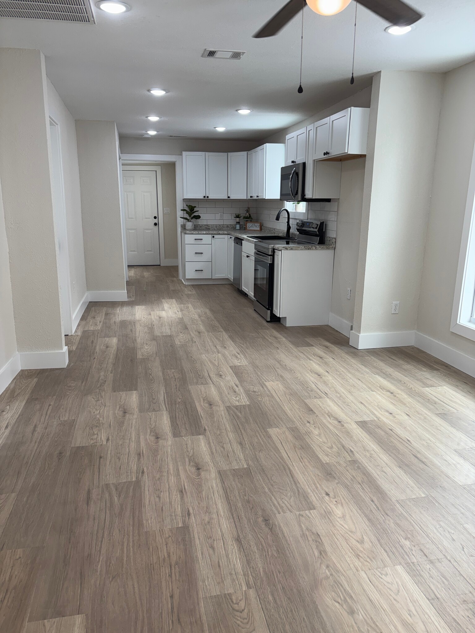 Building Photo - 613 N 2nd St