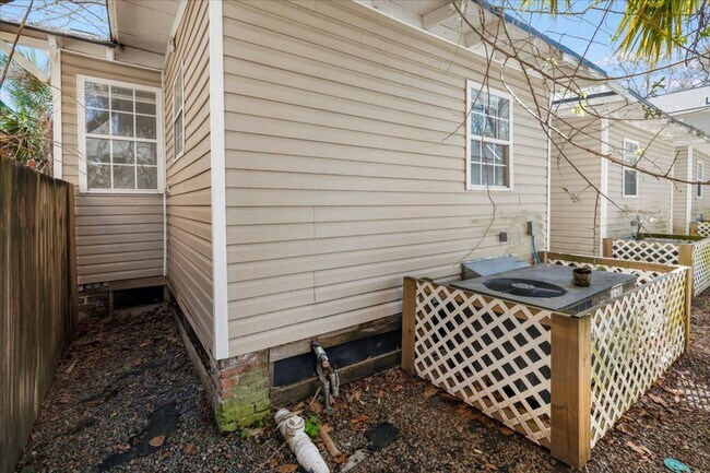 Building Photo - 1709 Le Grand St