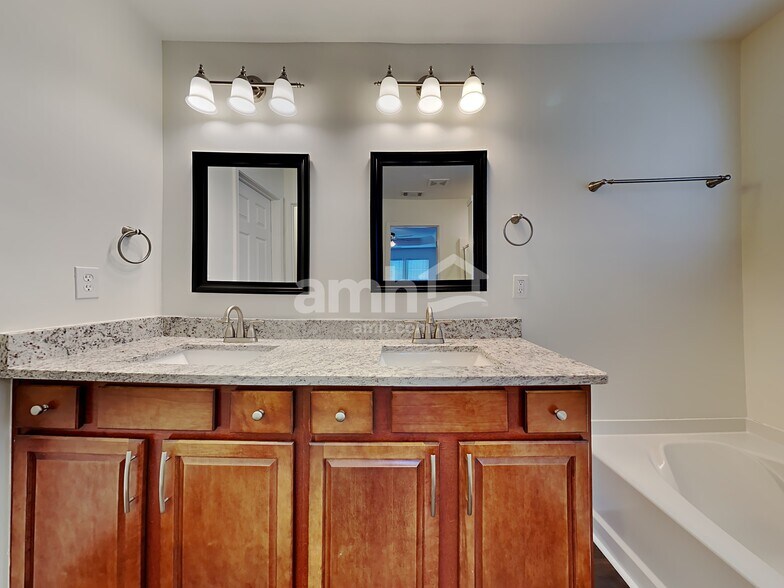 Building Photo - 1614 Bradmere Ln