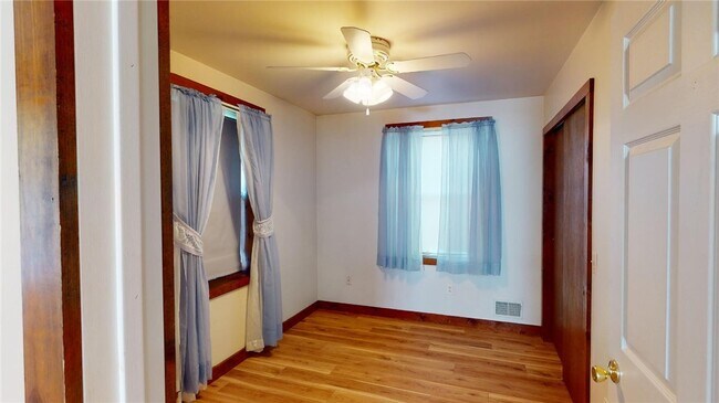 Building Photo - 357 Lowden Point Rd