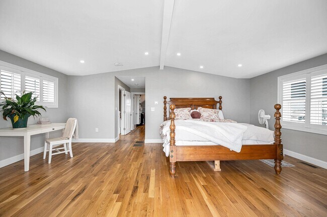 Building Photo - 352 Portsmouth Ave