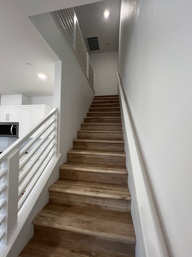 Building Photo - Gorgeous *BRAND NEW* Townhome in Midtown V...