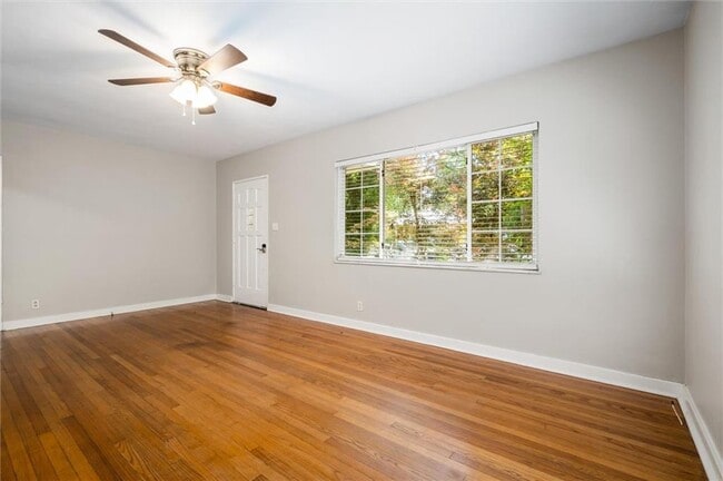 Building Photo - 321 Thornhill Cir