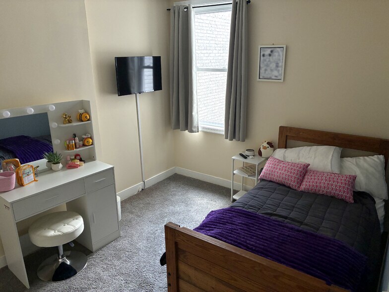 2nd Bedroom - 832 W 35th St