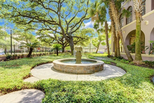 Building Photo - Exceptional 1 bed/1bath loft-style unit in...