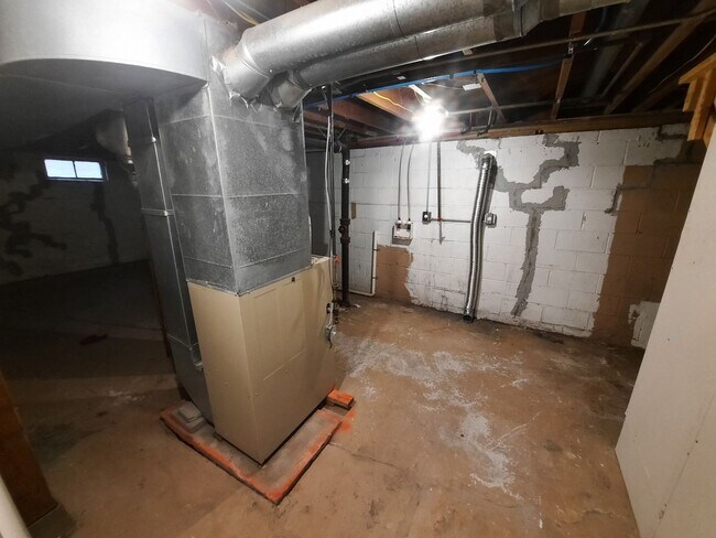 Building Photo - 3 Bedroom, 1 Bathroom Home!