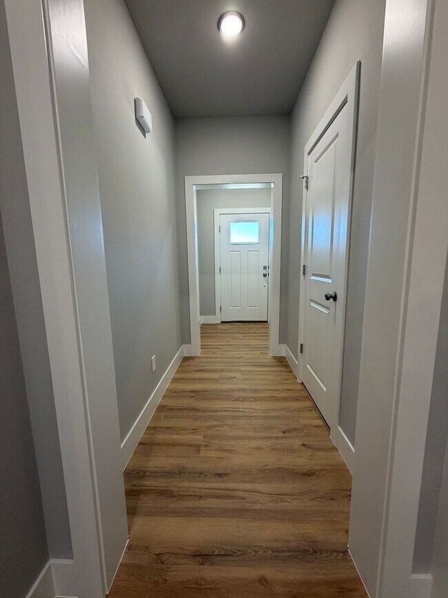 Building Photo - ***940 Seaborn Way***
