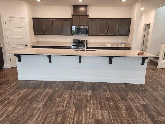 Building Photo - beautiful 4 year old Lennar home
