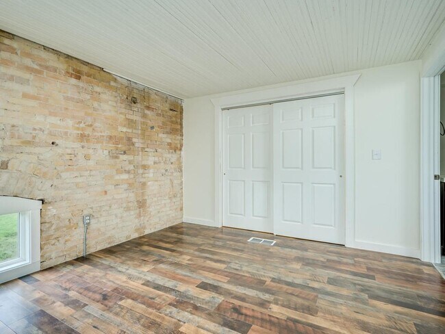 Building Photo - 110 S Main St