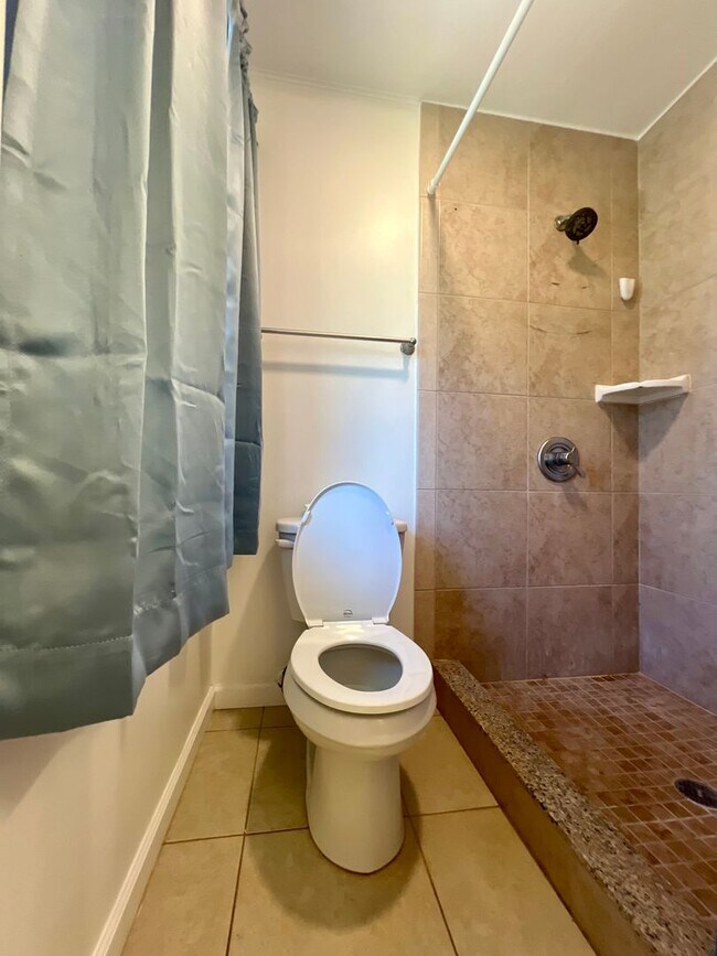 Building Photo - Beautiful, Bright & Airy Beach House--3Beds, 2Baths with Yard