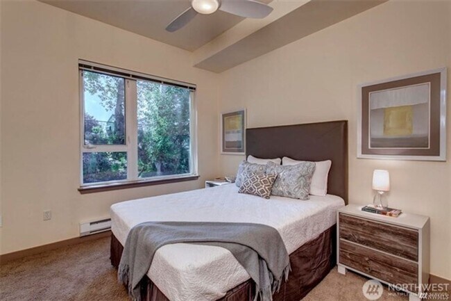 Building Photo - 2bd/1.75ba Kirkland Condo
