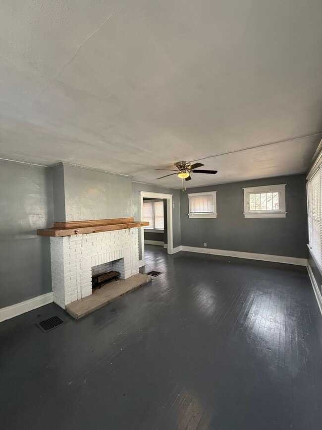 Building Photo - Spacious 2 bedroom home