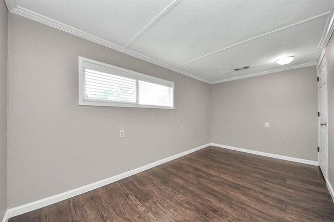 Building Photo - 5747 Turtle Creek Rd