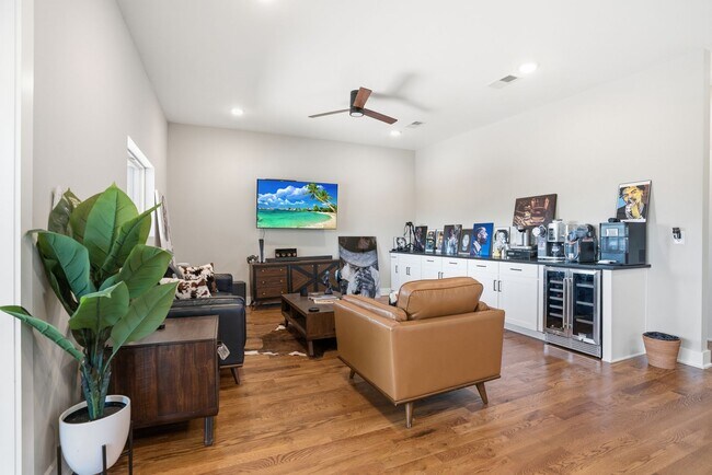 Building Photo - Luxury Nashville Retreat with Skyline & River Views | 4BR + Rooftop Entertainment Loft