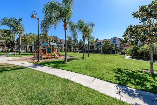 Building Photo - Serenity and Luxury Abound in Eastlake!