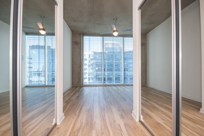 Building Photo - Stunning 17th Floor Views of Downtown in t...