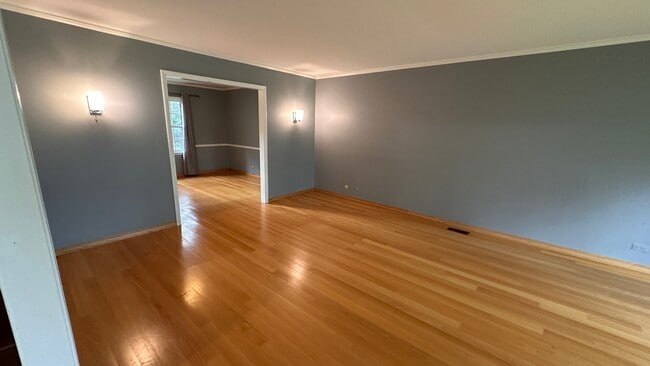 Building Photo - 3537 Winnetka Rd