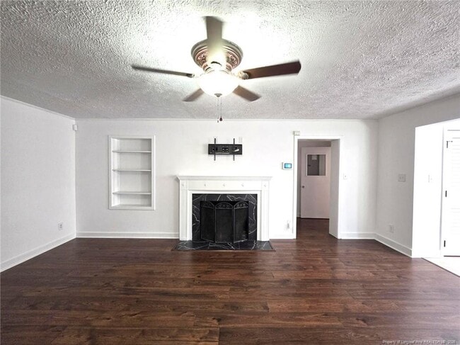 Building Photo - 216 Country Club Dr